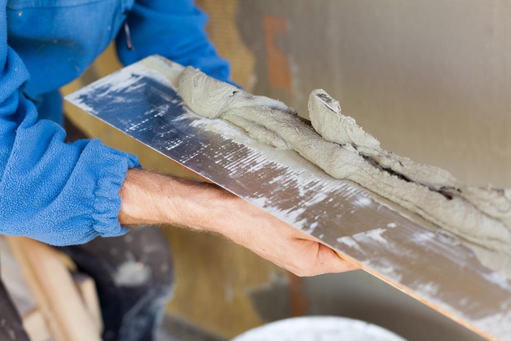 How to Repair a Cracked Plaster Wall