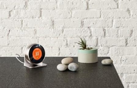 Nest Thermostat with stand Nest Thermostat with stand