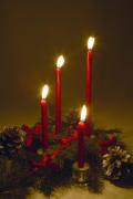 candle safety tips during holiday season