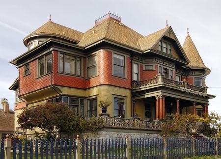 Choosing Exterior Paint Colors to Suit Your Home's Architectural Style