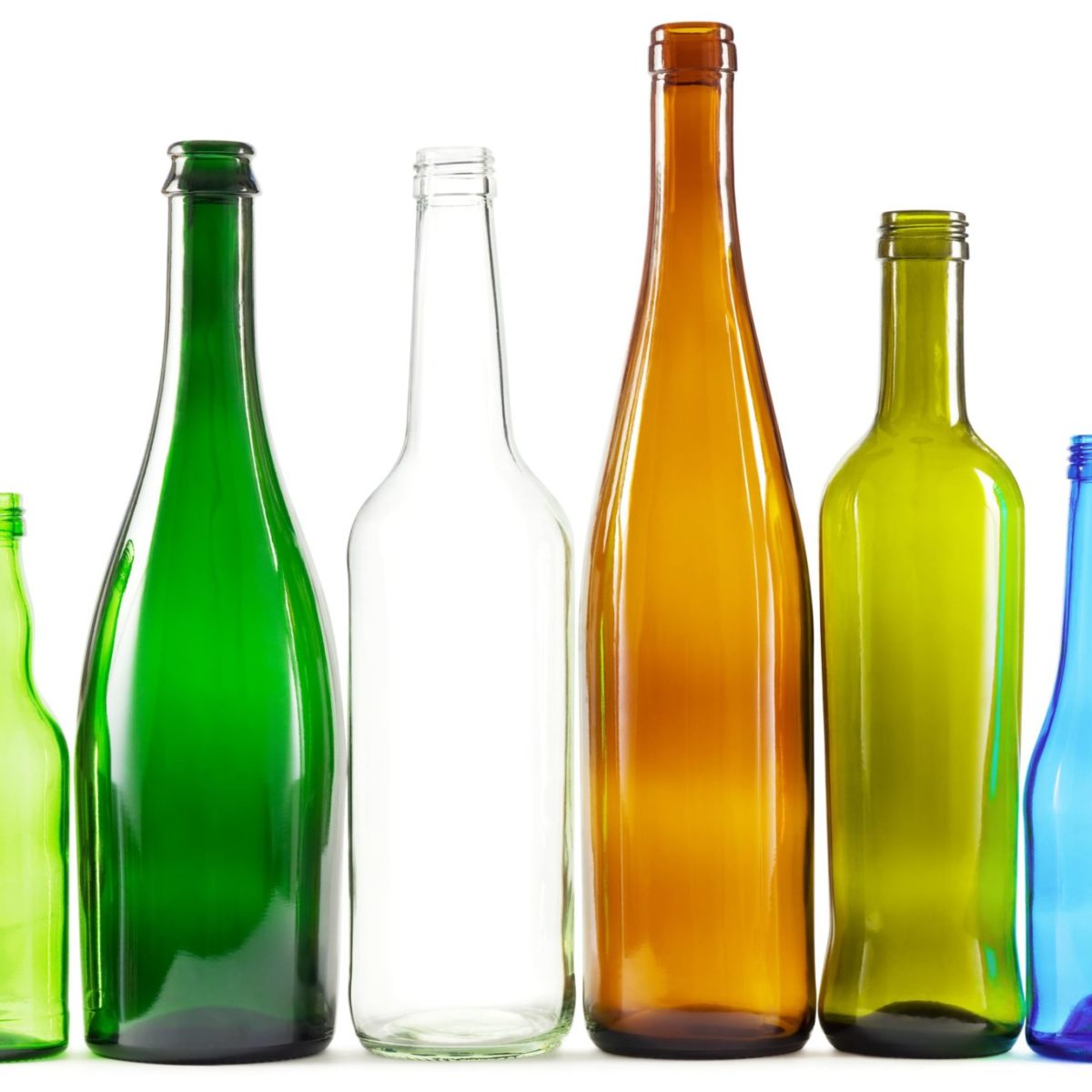 Бутылки стеклянные температура. Бутылки разных цветов. Стеклянная бутылка на белом фоне. Разные бутыльки. Стеклянные бутылки разного цвета.