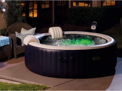 Inflatable hot tub