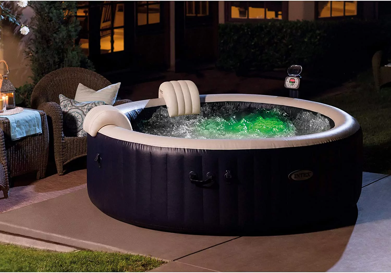 Inflatable hot tub