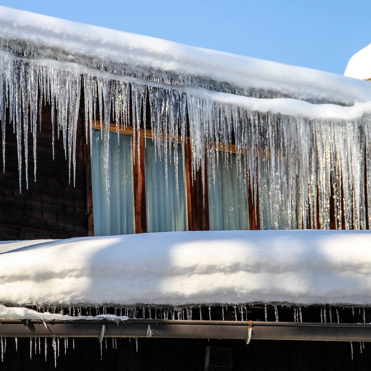 Below freezing. Природа. Наледь на окнах. Сосульки картинки для детей. Сосульки Иркутск.