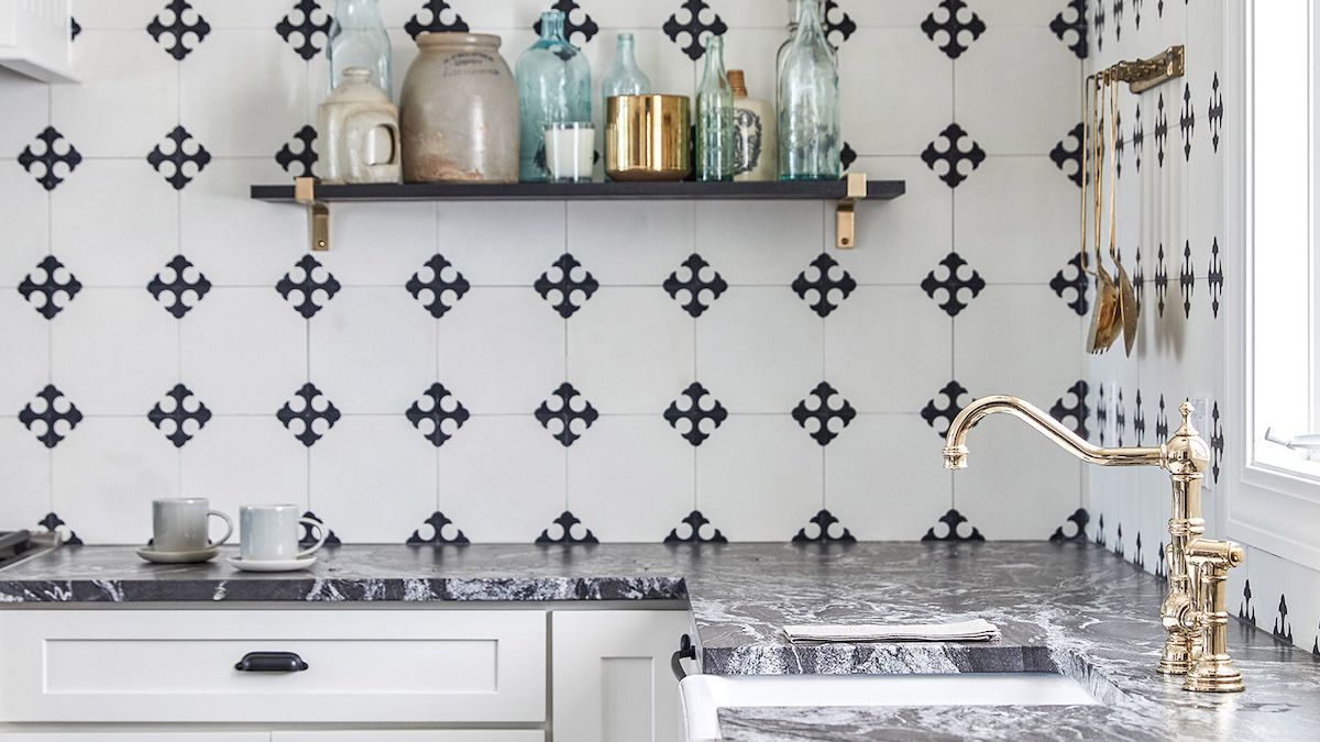 kitchen tile backsplash, black and white tile pattern