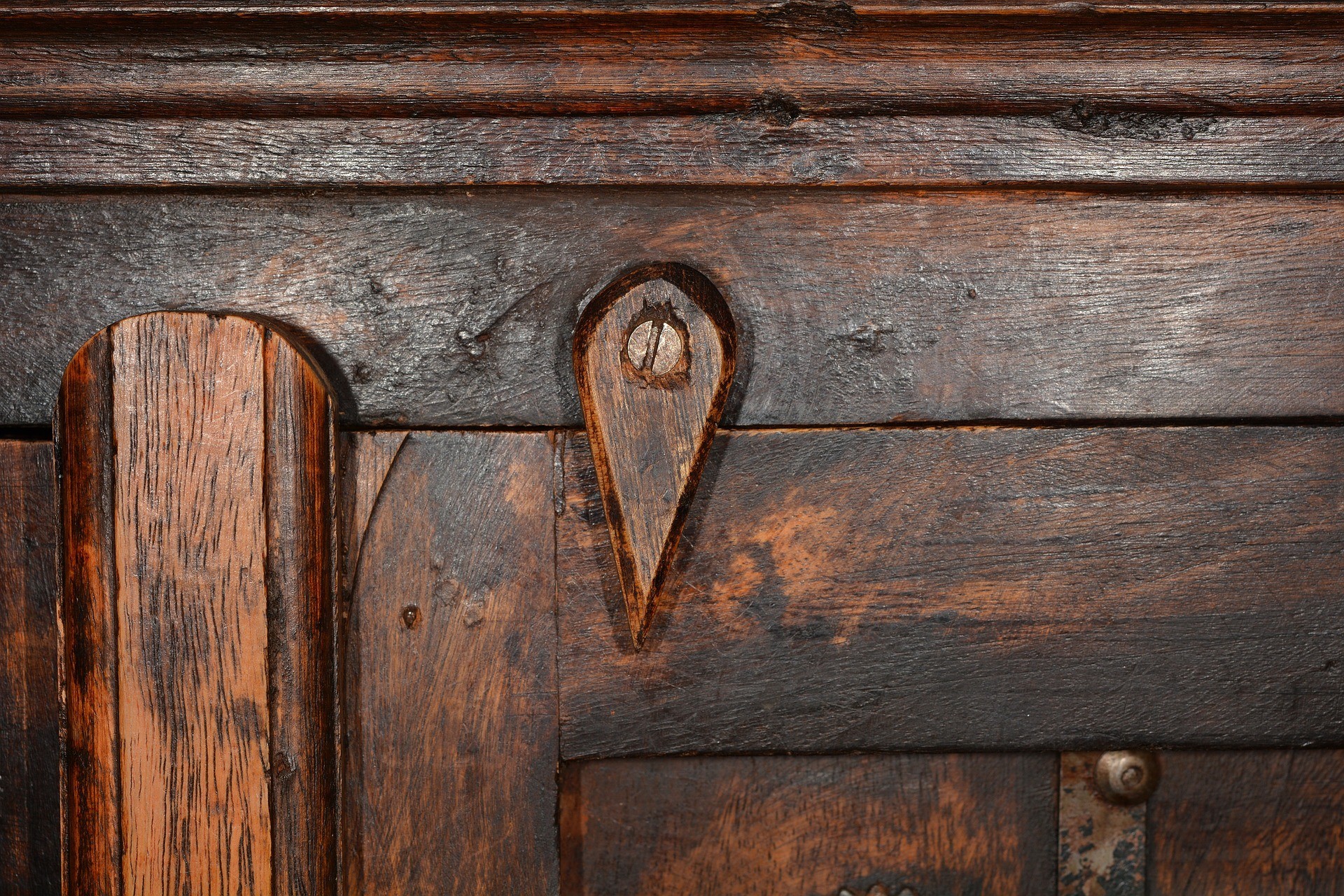 dating mobilier de antique saw marks