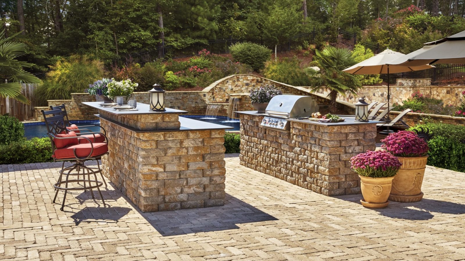 outdoor kitchen, patio, pavers