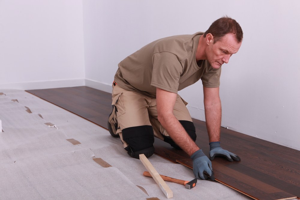 Man installs a laminate floor