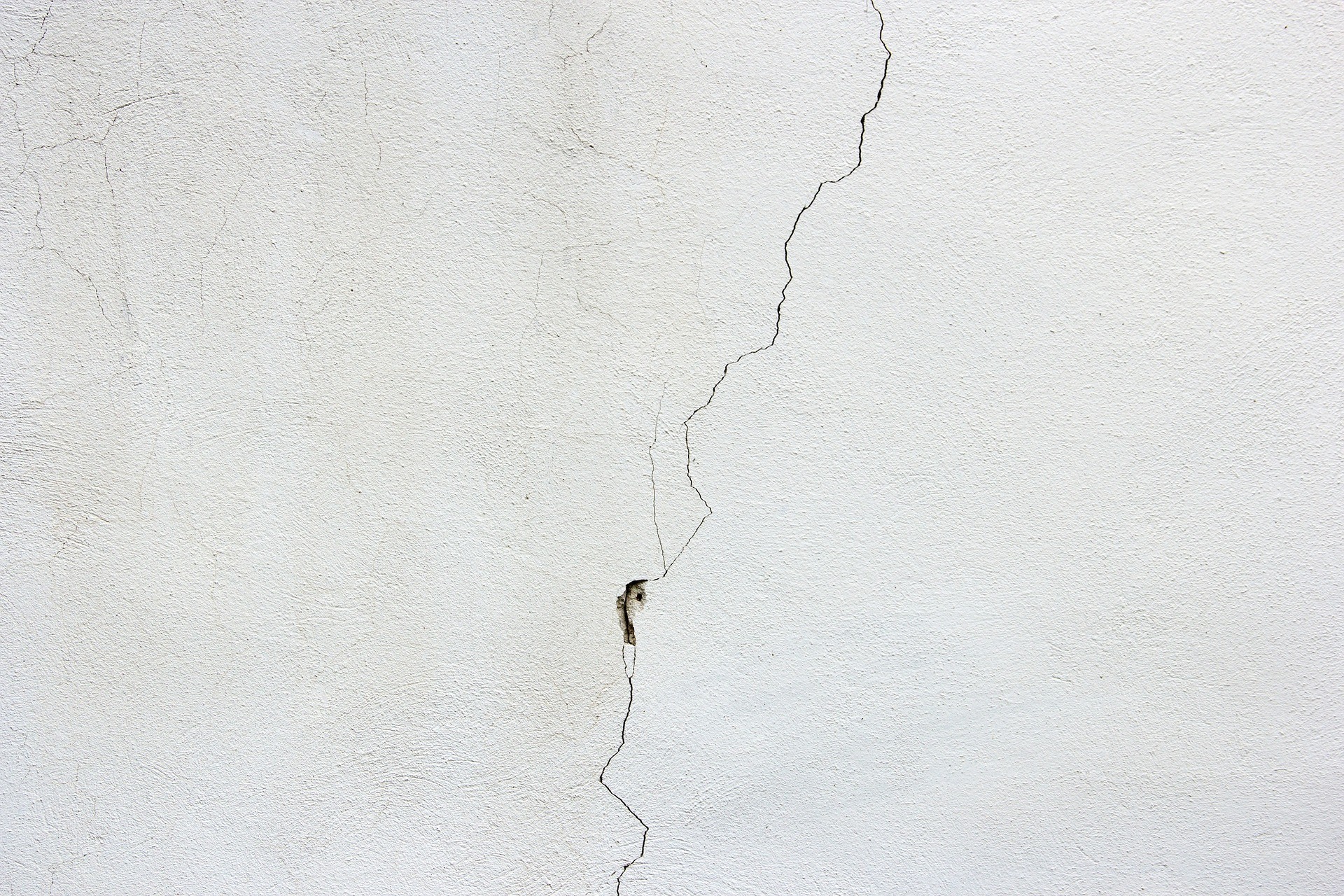 How to Repair Cracked Plaster | Video » The Money Pit