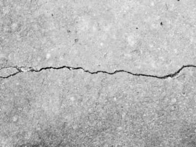cracked concrete curb