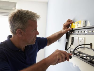 hang a flat screen tv