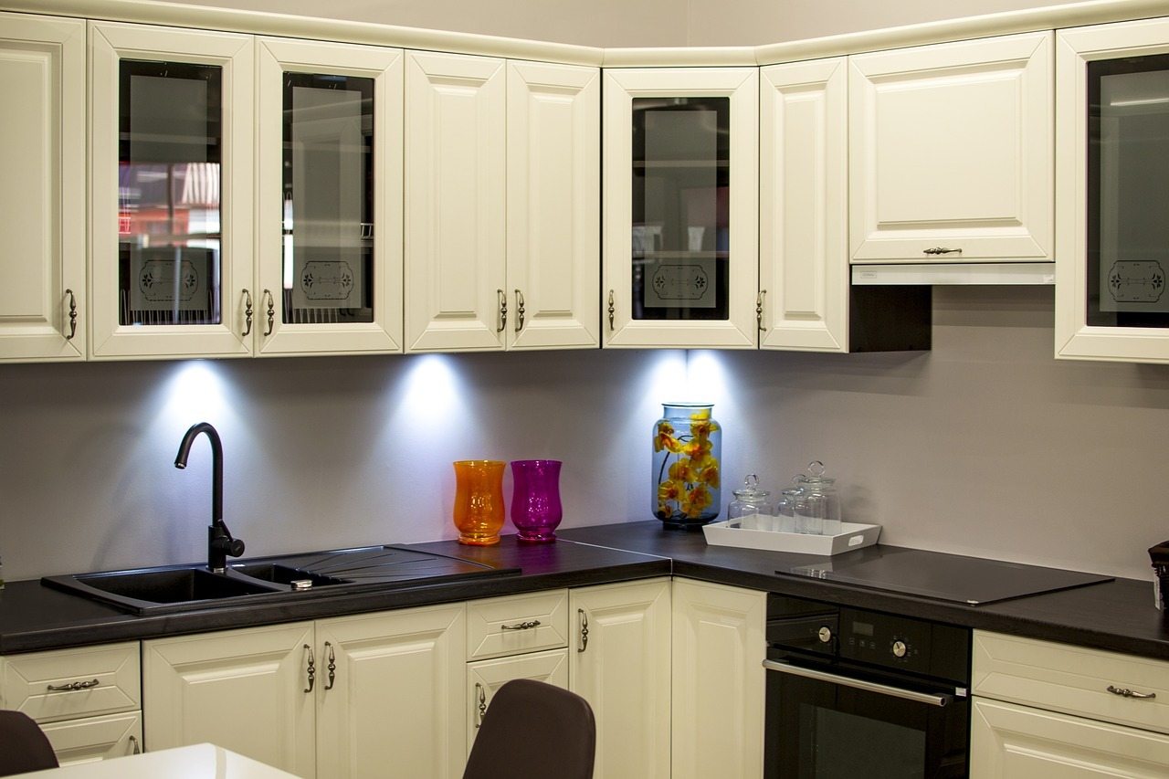 Under cabinet lighting in a kitchen remodeling project