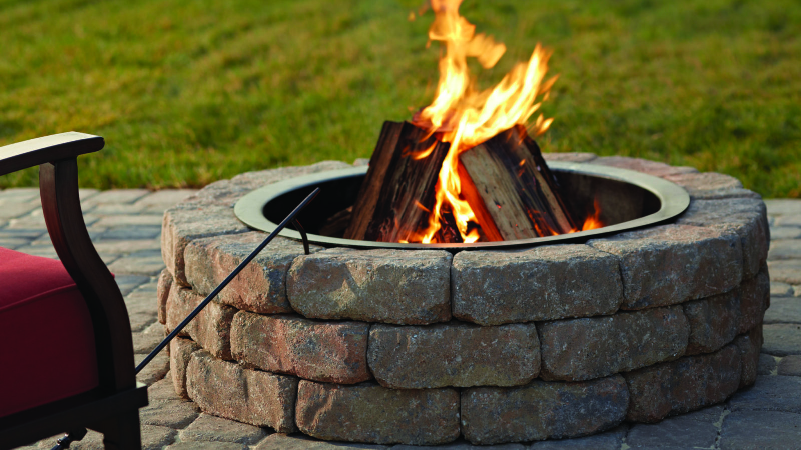 outdoor fire pit, gas vs wood fire pit