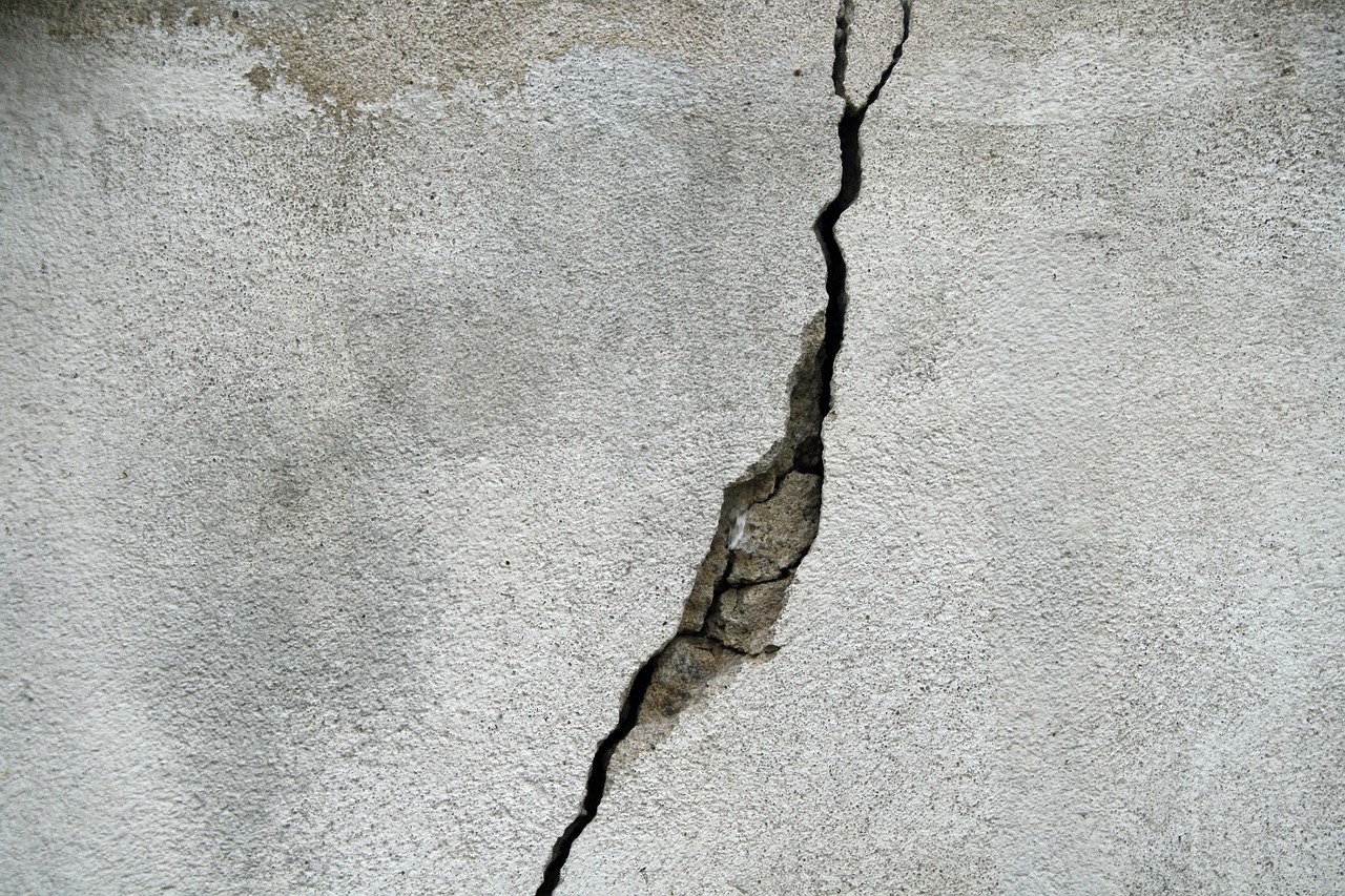 crack in concrete patio