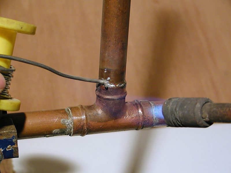 Repairing a leaking pipe