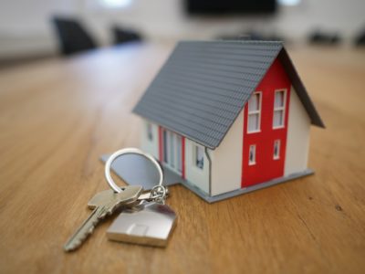 MODEL HOME ON TABLE WITH LOCK AND KEY