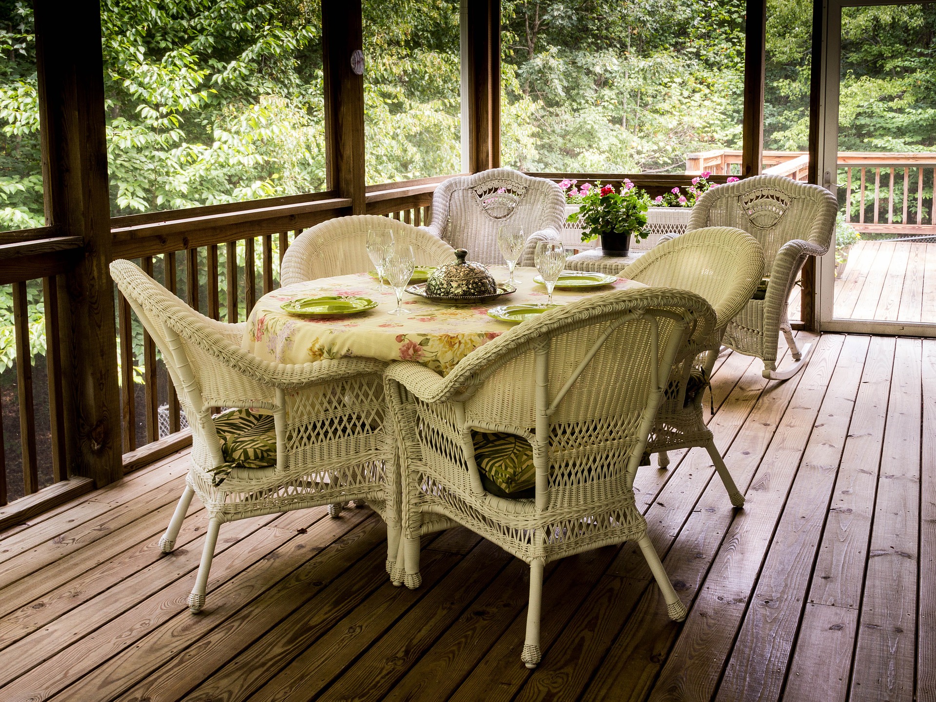 Screened in porch