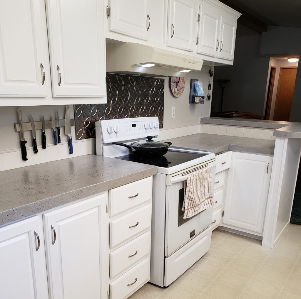 Theresa Woodruff's completed kitchen countertop after applying the SpreadsStone Countertop Finish Kit