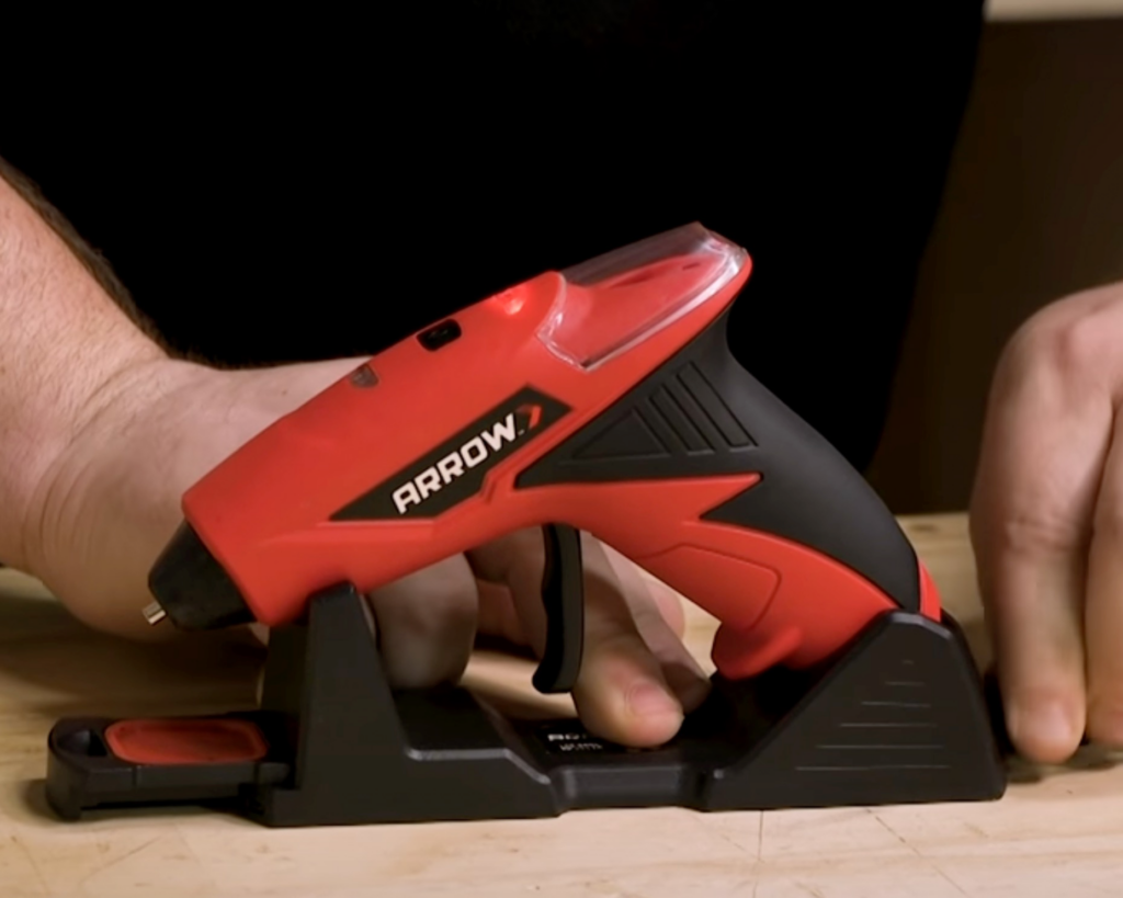 CORDLESS GLUE GUN